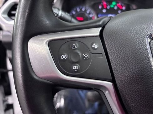 Used 2023 GMC Acadia SLT image 17