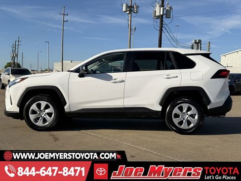 Used 2024 Toyota RAV4 LE image 6