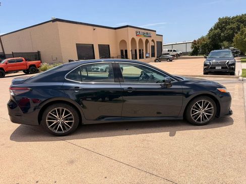 Used 2021 Toyota Camry XLE w/ Carpet Mat Package (TMS) FWD image 3