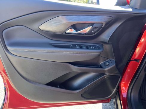 Used 2023 GMC Terrain SLE w/ Driver Convenience Package image 16