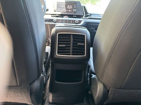 Used 2025 Kia Sportage LX FWD image 22