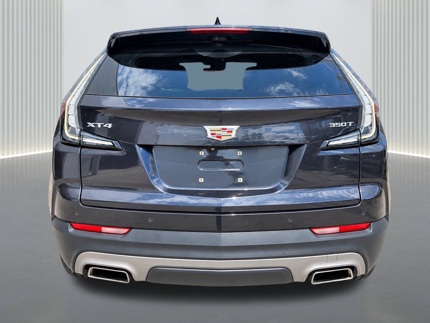 Used 2022 Cadillac XT4 Premium Luxury w/ Enhanced Visibility Package FWD image 5
