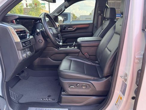 Used 2026 GMC Yukon Denali w/ Sun & Power Step Package AWD/4WD image 17