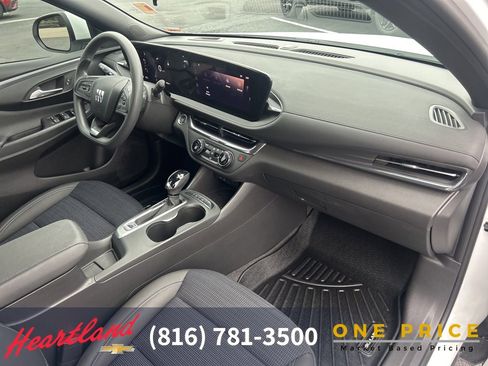 Used 2025 Buick Envista Preferred image 45