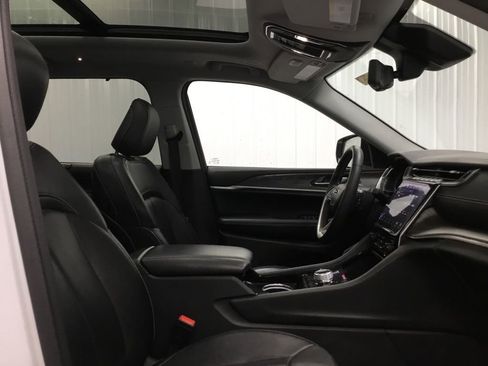 Used 2022 Jeep Grand Cherokee L Limited w/ Luxury Tech Group II image 25