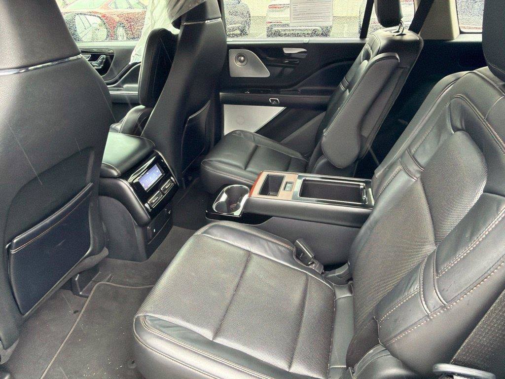 Used 2023 Lincoln Aviator Reserve w/ Equipment Group 201A RWD image 9