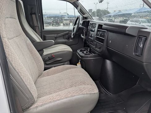 Used 2025 Chevrolet Express 3500 LT w/ LT Preferred Equipment Group RWD image 29