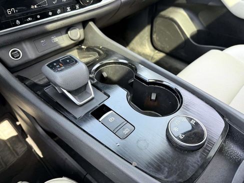 Used 2022 Nissan Rogue SV w/ SV Premium Package image 23