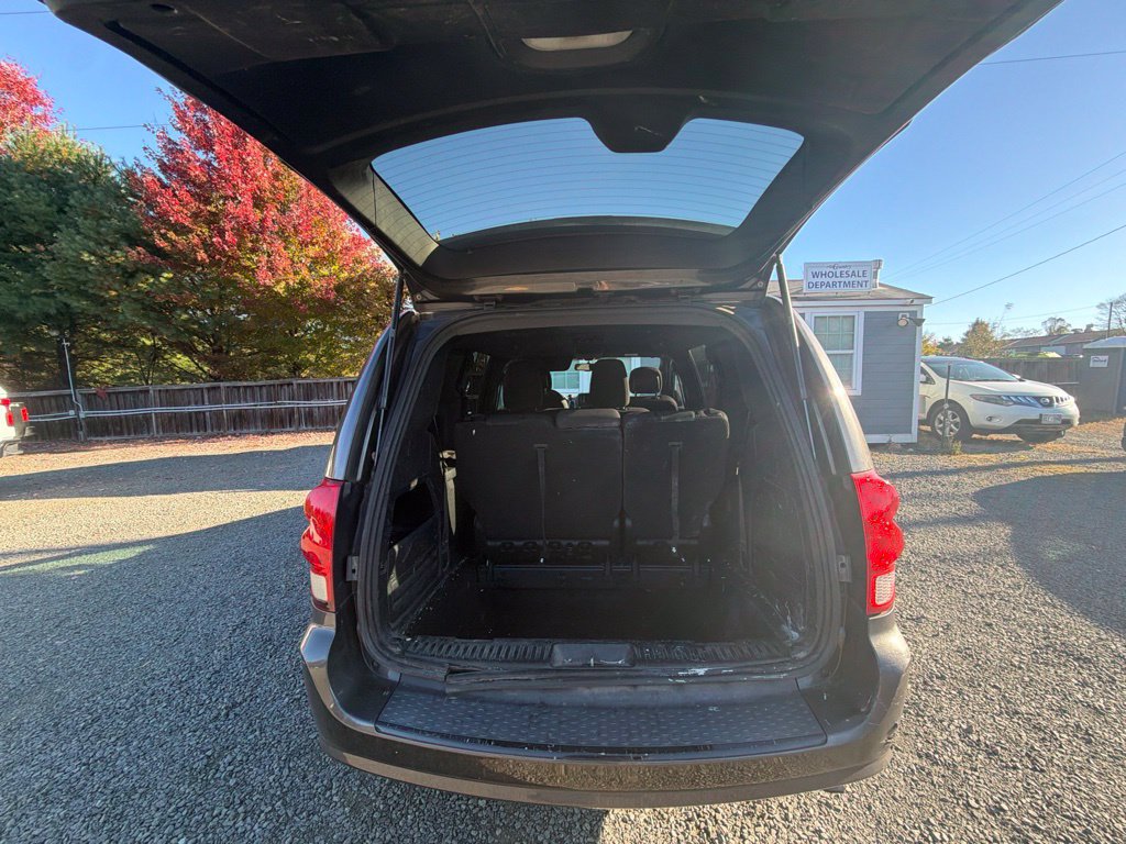 Used 2018 Dodge Grand Caravan SE FWD image 12