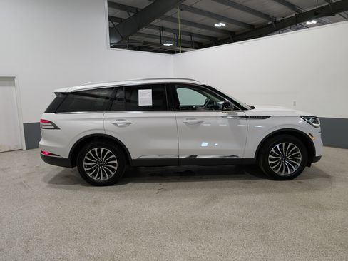 Used 2022 Lincoln Aviator Reserve w/ Elements Package Plus AWD/4WD image 2