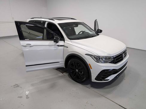 Used 2022 Volkswagen Tiguan SE R-Line AWD/4WD image 16