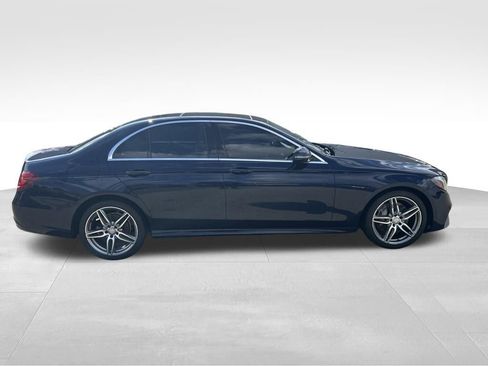 Used 2017 Mercedes-Benz E 300 4MATIC image 6