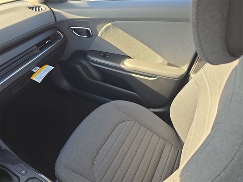 New 2025 Kia K4 EX image 17