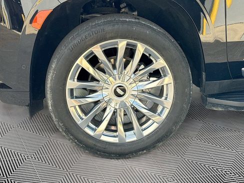 Used 2024 Cadillac Escalade Premium Luxury RWD image 11
