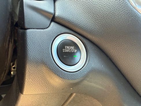 Used 2019 Chevrolet Equinox LT w/ Driver Convenience Package FWD image 17