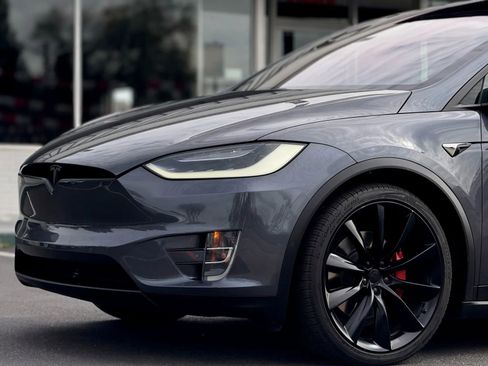 Used 2017 Tesla Model X 90D image 4