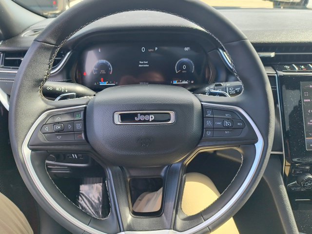 Used 2025 Jeep Grand Cherokee L Altitude AWD/4WD image 19