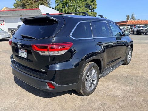 Used 2018 Toyota Highlander XLE image 7