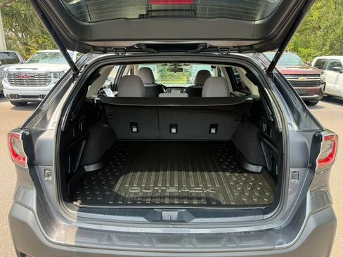 Used 2025 Subaru Outback Premium AWD/4WD image 10