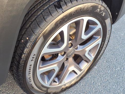 Used 2015 Jeep Renegade Latitude w/ Popular Equipment Group image 15