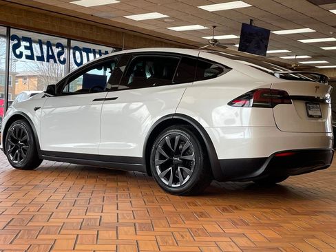 Used 2022 Tesla Model X Plaid image 7