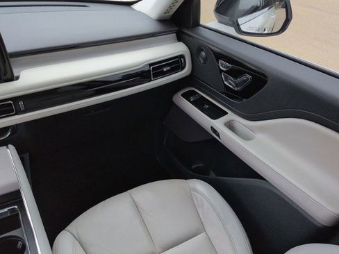 Used 2025 Lincoln Aviator Reserve w/ Illumination Package AWD/4WD image 16