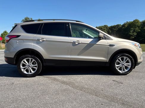 Used 2017 Ford Escape SE w/ SE Leather Comfort Package AWD/4WD image 6