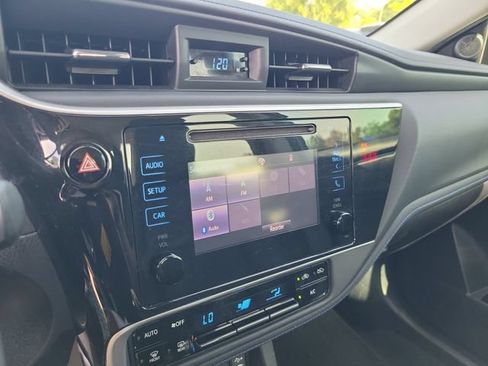 Used 2018 Toyota Corolla SE FWD image 24