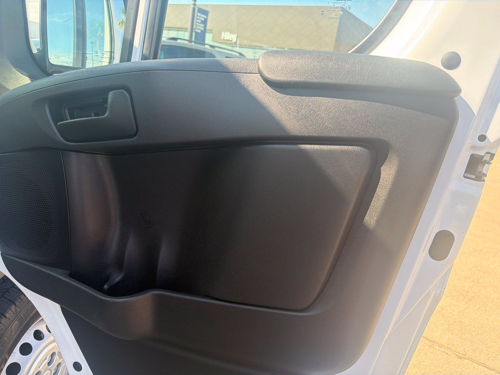Used 2025 RAM ProMaster 2500 w/ Convenience Group FWD image 11