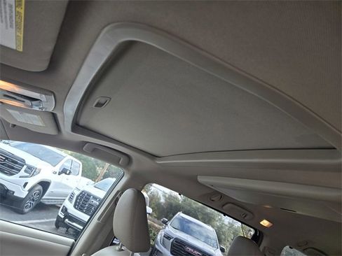 Used 2017 Toyota Sienna XLE image 17