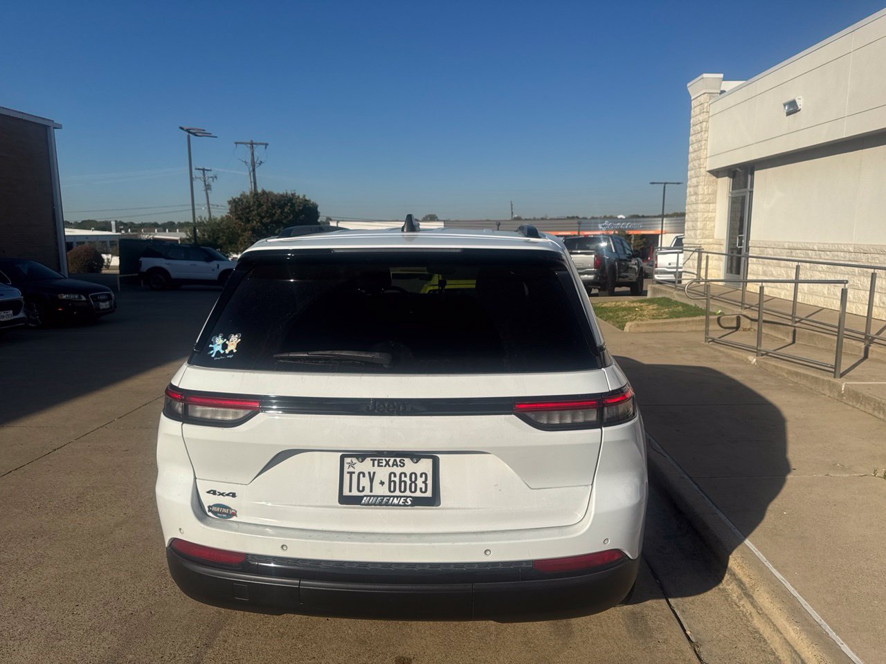 Used 2023 Jeep Grand Cherokee Altitude AWD/4WD image 5