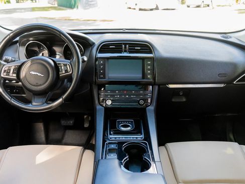 Used 2017 Jaguar F-PACE Premium image 76