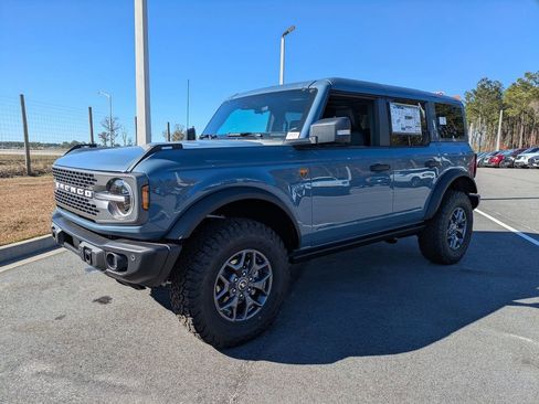 New 2025 Ford Bronco Badlands image 8