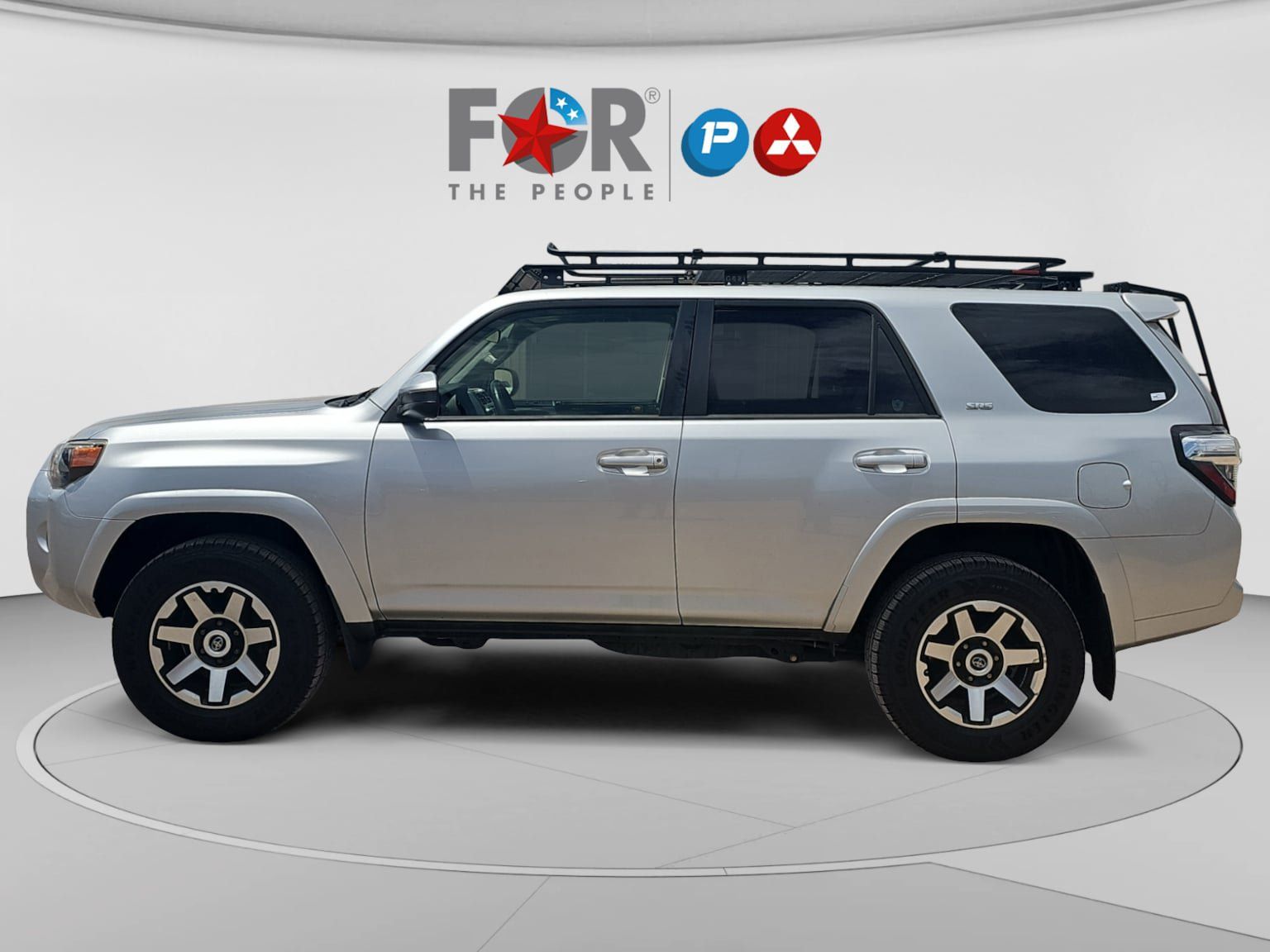 Used 2016 Toyota 4Runner SR5 AWD/4WD image 2