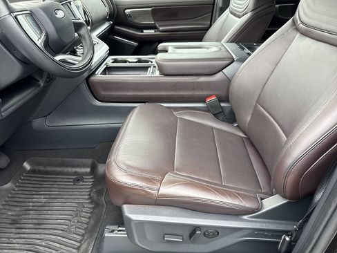Used 2025 Ford Expedition Platinum w/ Platinum Ultimate Package AWD/4WD image 9