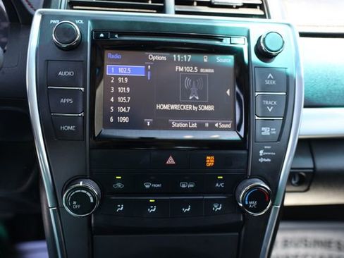 Used 2015 Toyota Camry SE w/ Moonroof Package FWD image 22