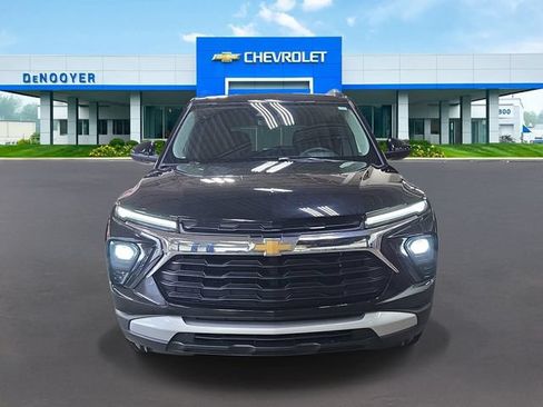 Used 2024 Chevrolet TrailBlazer LT w/ Convenience Package AWD/4WD image 2
