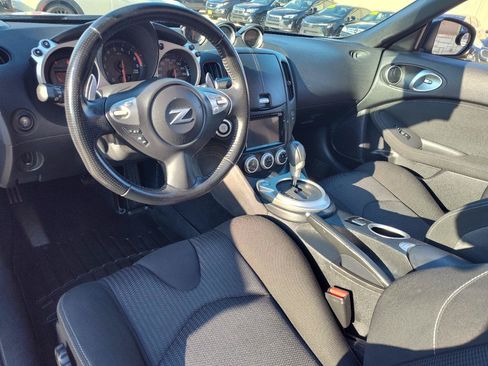 Used 2015 Nissan 370Z Roadster RWD image 18
