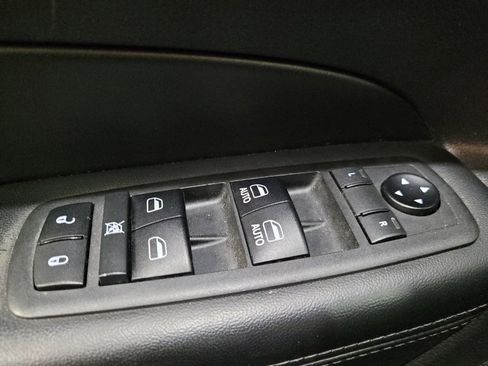 Used 2018 Jeep Grand Cherokee Laredo AWD/4WD image 27