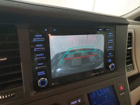 Used 2020 Toyota Sienna XLE image 28