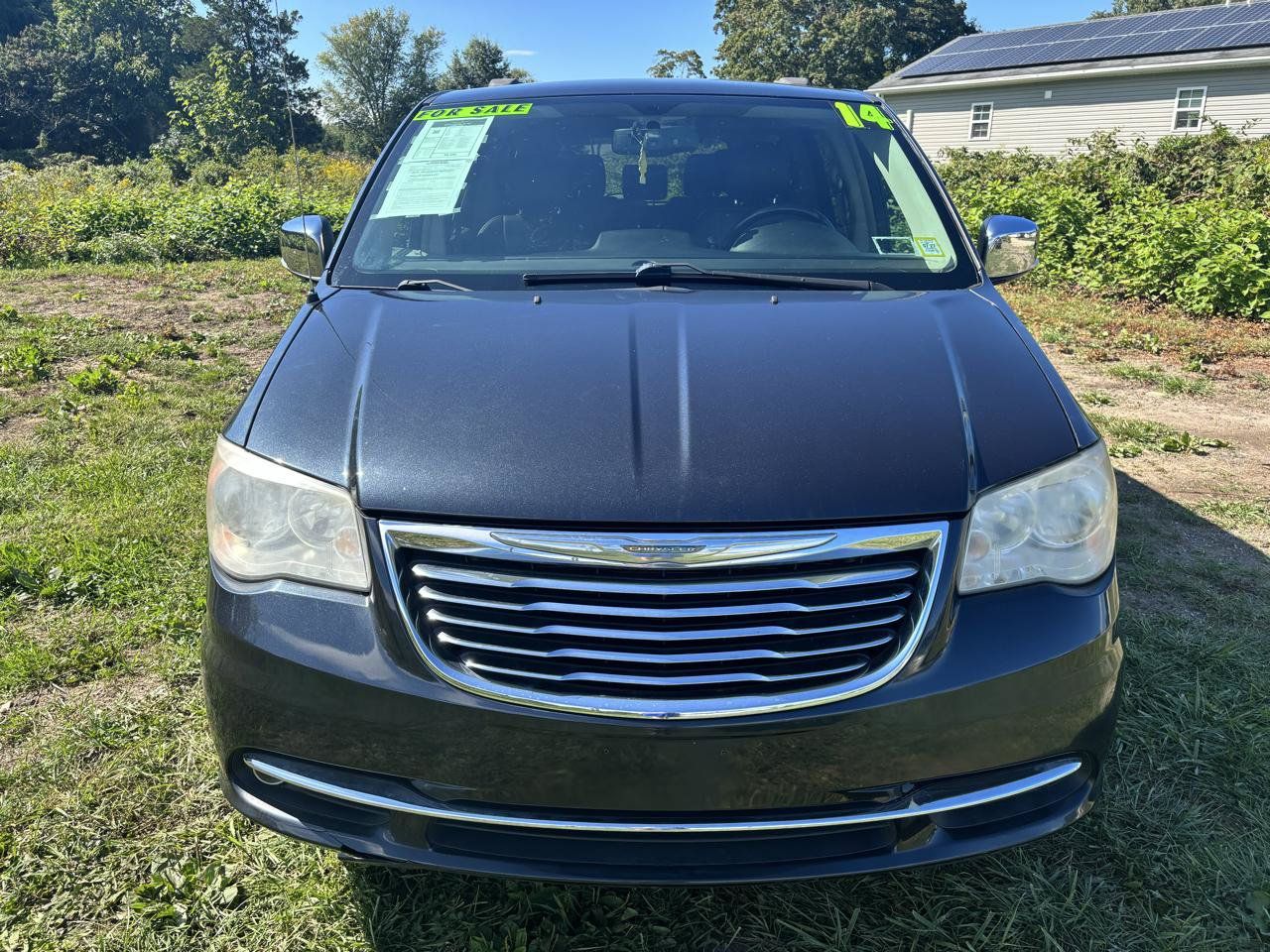 Used 2014 Chrysler Town & Country Touring-L w/ Driver Convenience Group FWD image 2