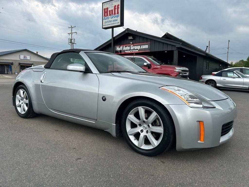 Used 2005 Nissan 350Z Touring RWD image 14