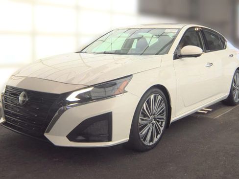 Used 2023 Nissan Altima 2.5 SL FWD image 15
