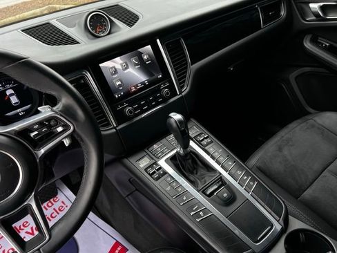 Used 2017 Porsche Macan image 36