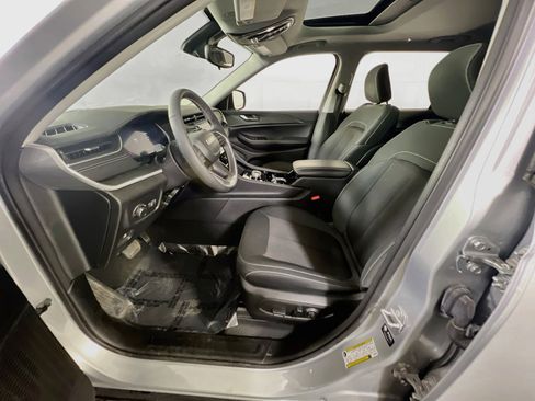 Used 2023 Jeep Grand Cherokee L Laredo w/ Luxury Tech Group I AWD/4WD image 20