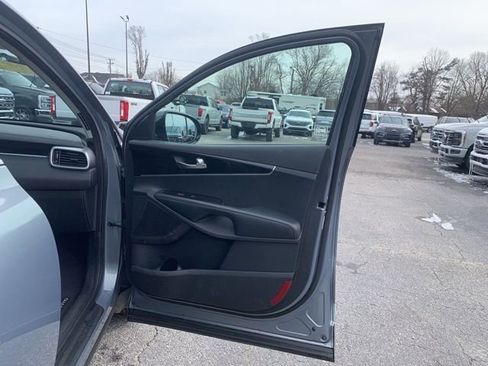 Used 2020 Kia Sorento L image 17