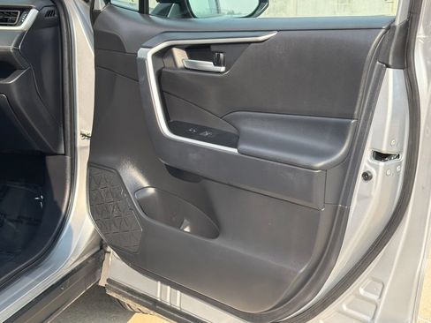 Used 2025 Toyota RAV4 XLE AWD/4WD image 11