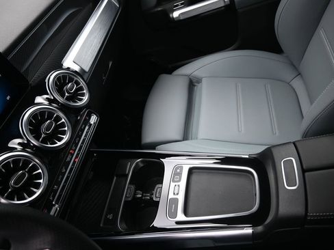 Used 2025 Mercedes-Benz GLB 35 AMG 4MATIC image 19