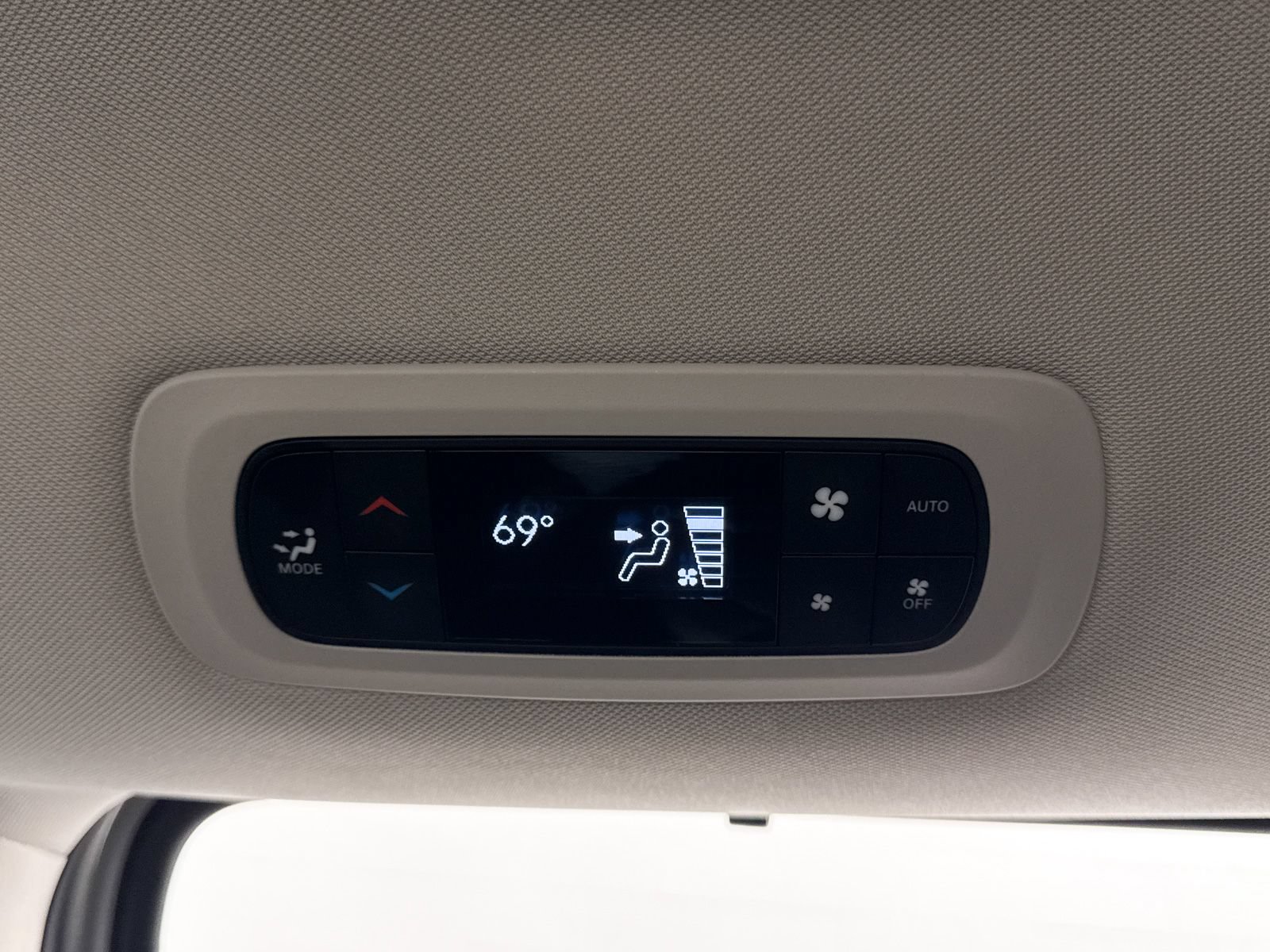Used 2024 Chrysler Pacifica Touring-L FWD image 27