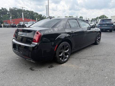 Used 2023 Chrysler 300 S w/ Comfort Group RWD image 4